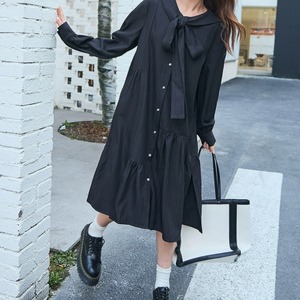 【送料無料】 ロングワンピ ミモレ 大きい ゆったり 長袖 Aライン フレア プルオーバー リボン 薄手生地 可愛い 大人可愛い きれいめ シンプル カジュアル コンサバ 華やか 大人 上品 おしゃれ お洒落 主役級 こなれ感 高見え フェミニン ガーリー 無地 春 秋 レディース 女性用 30代 40代 デート お出かけ 女子会 お呼ばれ 休日 お茶会 授業参観 普段使い ファッション コーデ スタイル 楽ちん 体型カバー 美脚 脚長 定番 着痩せ 垢抜け ママ服 ブラック 大人カラー モノトーン