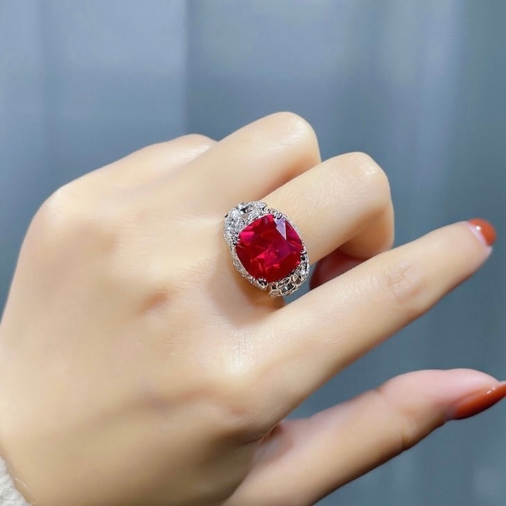 10カラット 人工ルビー 高炭素ダイヤモンド キラキラ ゴージャス
