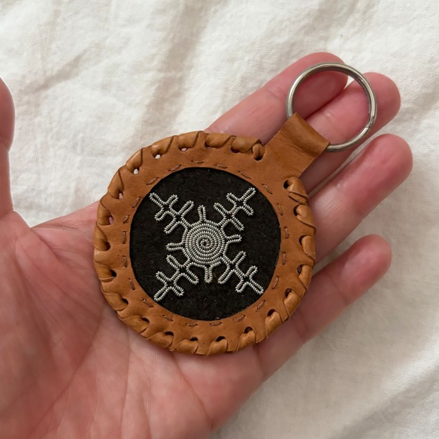 ピューター刺繍のキーホルダー