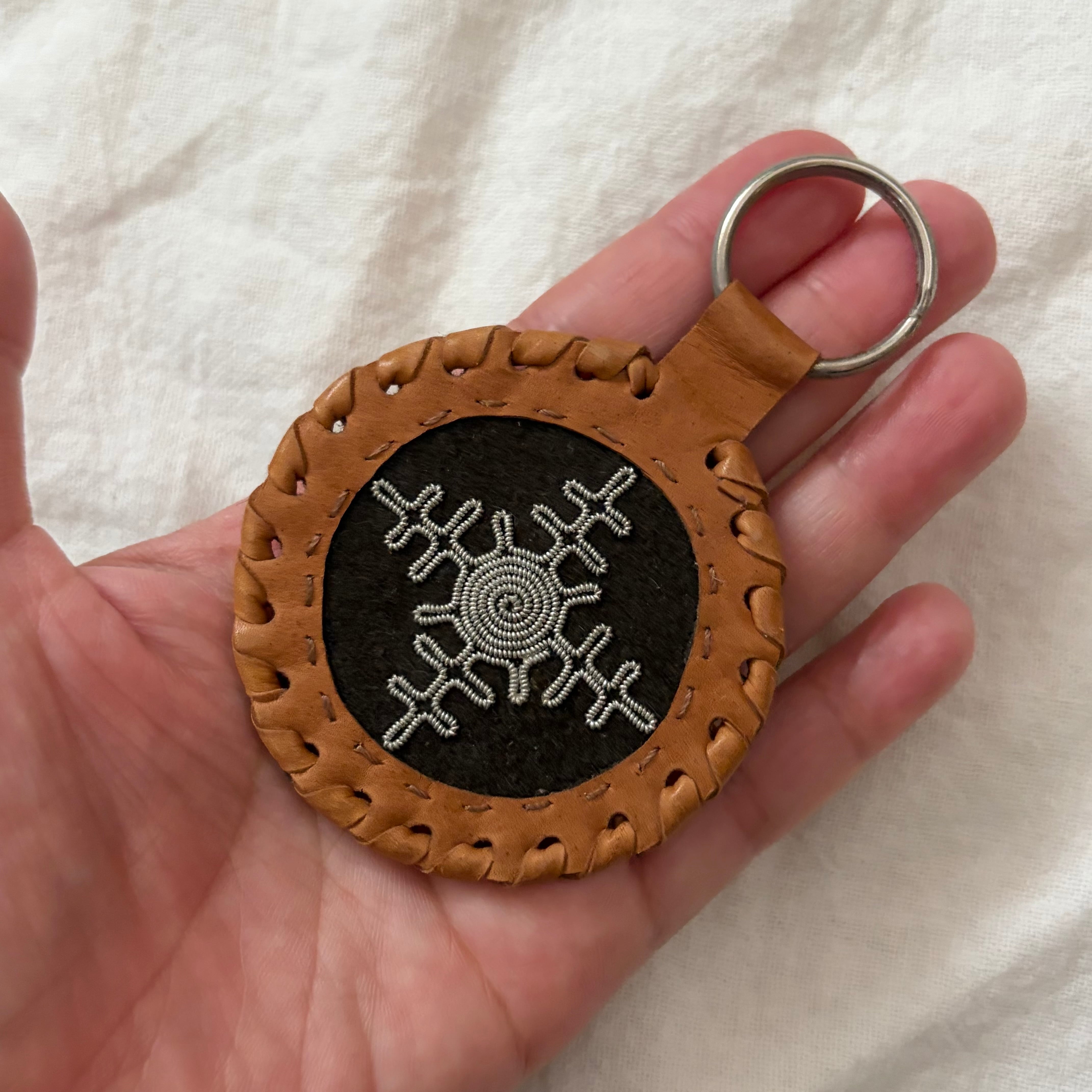 ピューター刺繍のキーホルダー