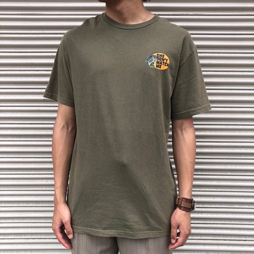 Alstyle 半袖Tシャツ カーキ プリントTシャツ クルーネック カットソー コットン バックプリント ブラックバス アニマルTシャツ ギルダン L