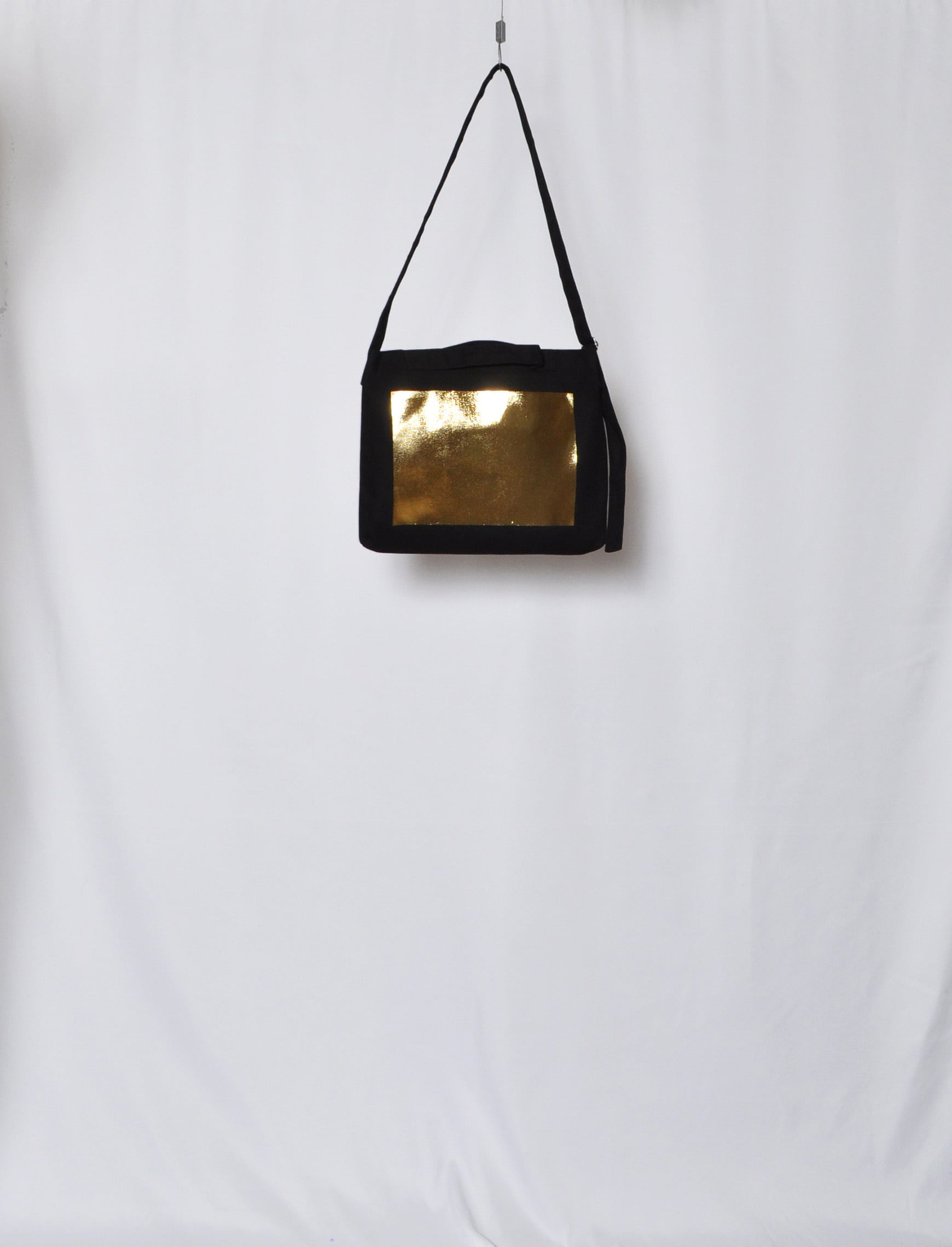 OKIRAKU ＜ メタリックプリント クロスボディバッグ ＞ | okirakustore