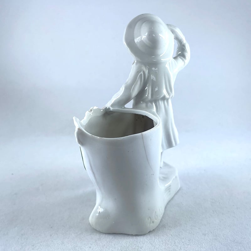【母の日】クマの帽子付き陶器　花瓶　小物入れ 陶器人形 マッチかす入れ 小物入れ 帽子をかぶった女の子 19otd36-2