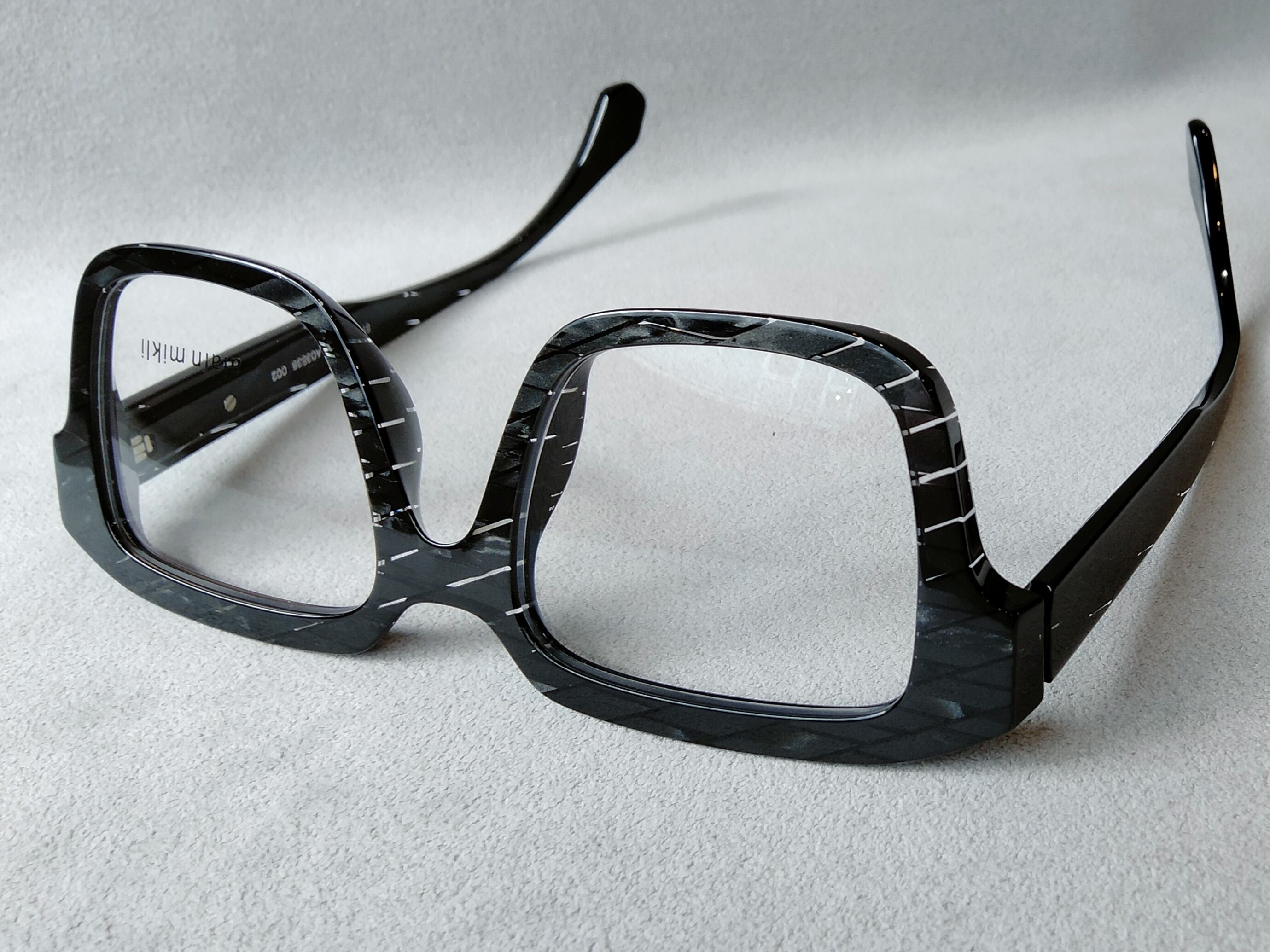 alain mikli paris（アランミクリ）『A03538』Col.002/BLACK RHOMBUS