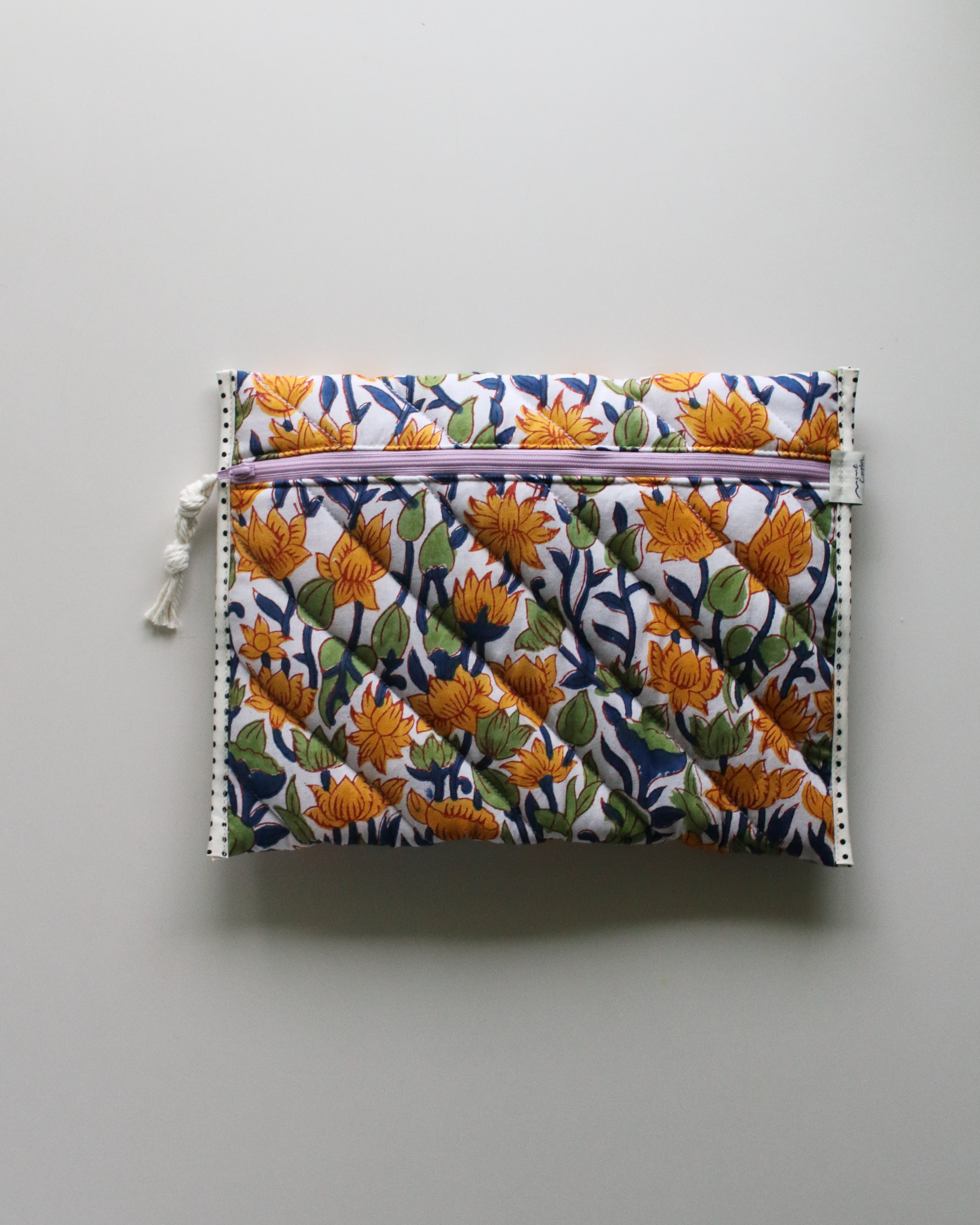 Block quilt Tablet Sleeve. <Cheerful lady>