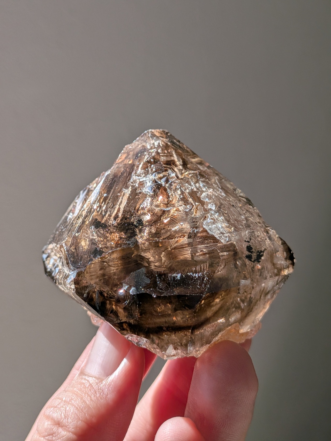 スモーキー・エレスチャルクォーツ ⭓ 両剣水晶・原石 ⭔ 中国・重慶産　✧　水曜日のセレクト