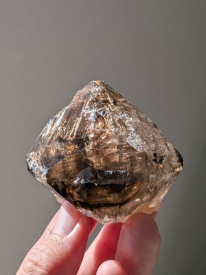 スモーキー・エレスチャルクォーツ ⭓ 両剣水晶・原石 ⭔ 中国・重慶産　✧　水曜日のセレクト