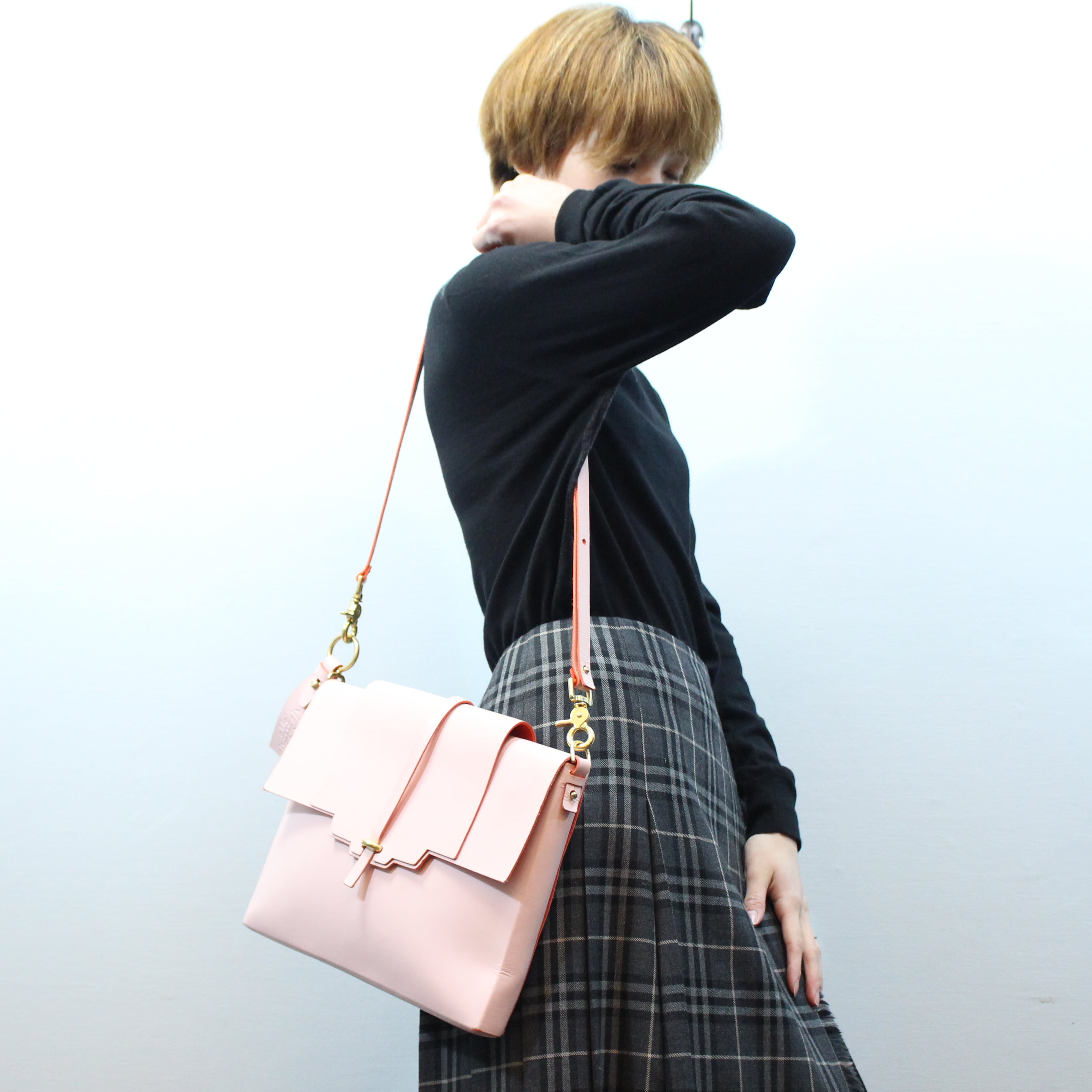 Neels Peeraer LEATHER SHOULDER BAG MADE IN ITALY/ニールスペラール ...