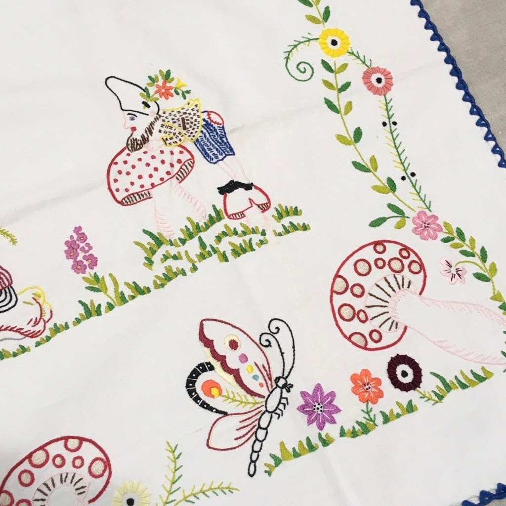 ハンガリー蚤の市購入ヴィンテージカロチャ刺繍カーテン2枚 ハンガリー蚤の市購入ヴィンテージカロチャ刺繍カーテン2枚 ハンガリー