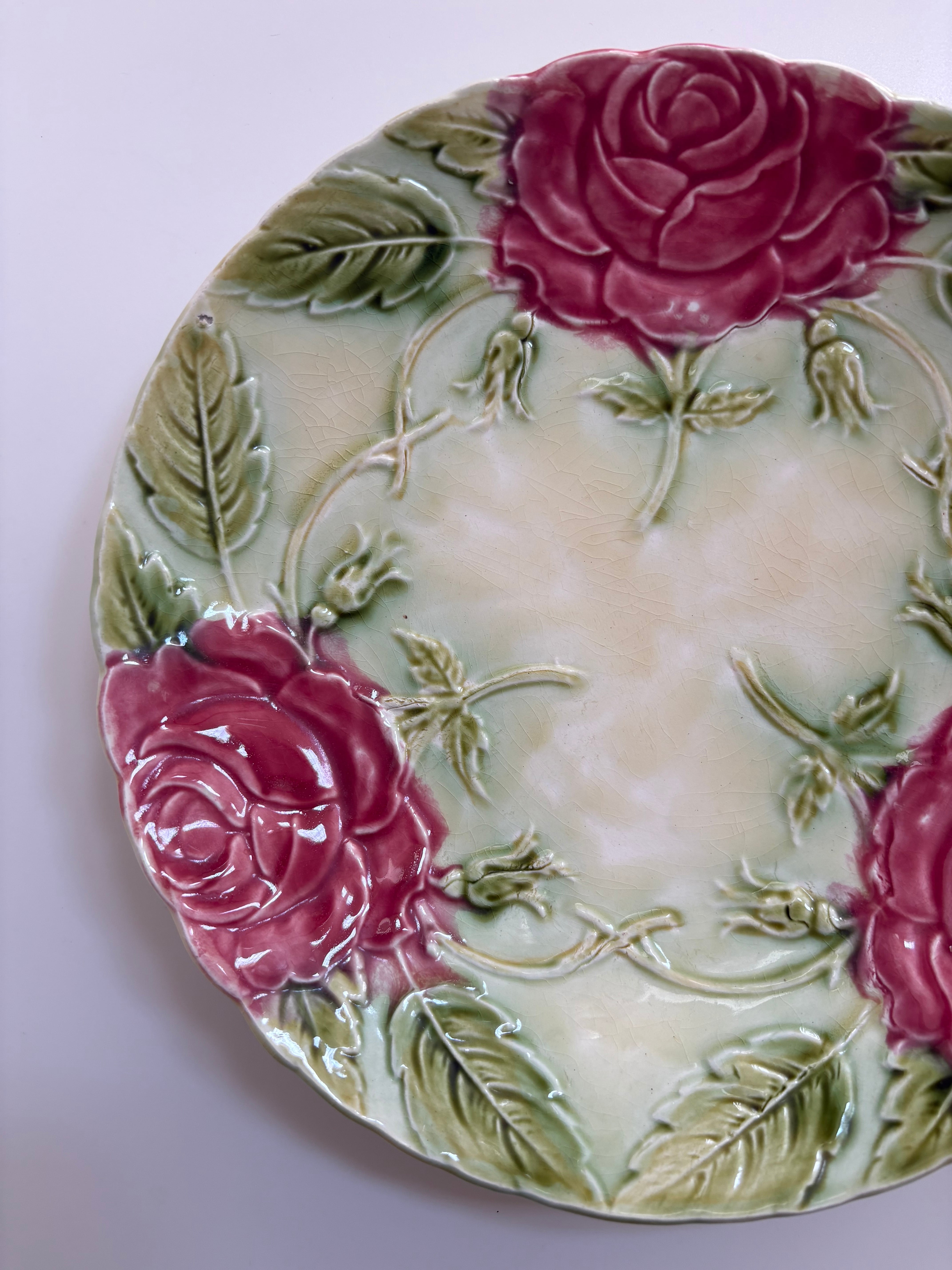 * antique plate ୨୧* フラワーレリーフ アンティークプレート バルボティーヌ デザートプレート（立体的な薔薇レリーフ）｜フランス