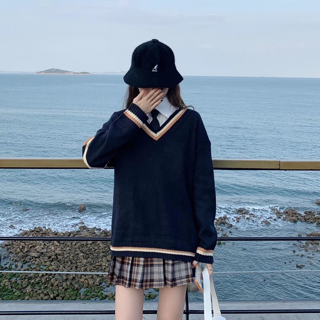 スクールカーデ風　Vネックラインニット　AJ11013-A010