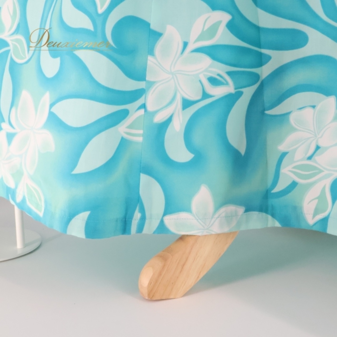 フラダンス 衣装 ワンピース ドレス ブルー系 アロハスタンダード 日本製 プルメリア柄 ハワイアンプリント ALOHA STANDARDS アロハ フラ ダンス レッスン 練習 さわやか かわいい おしゃれ 上品 半袖 ホワイト系 水色 白 花柄 植物柄 フラダンス衣装 ハワイアンスタイル 軽やか レッスンウェア