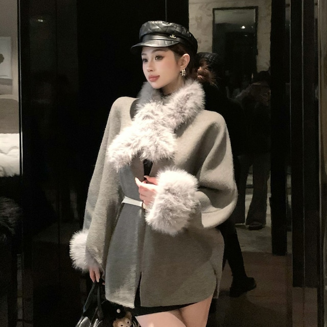 3colors 甘め ルーズ ベルト付きケープコート ベージュ ピンク グレー