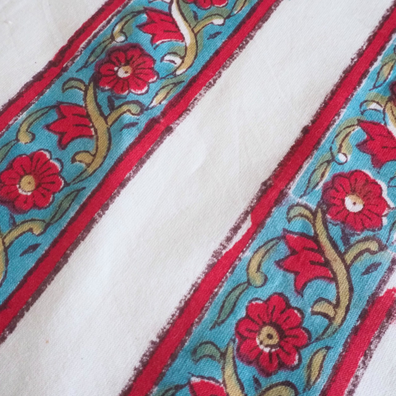 ブロックプリント生地【50cm単位】インド綿  ストライプ柄 赤×ブルー×白 #59634-WT2