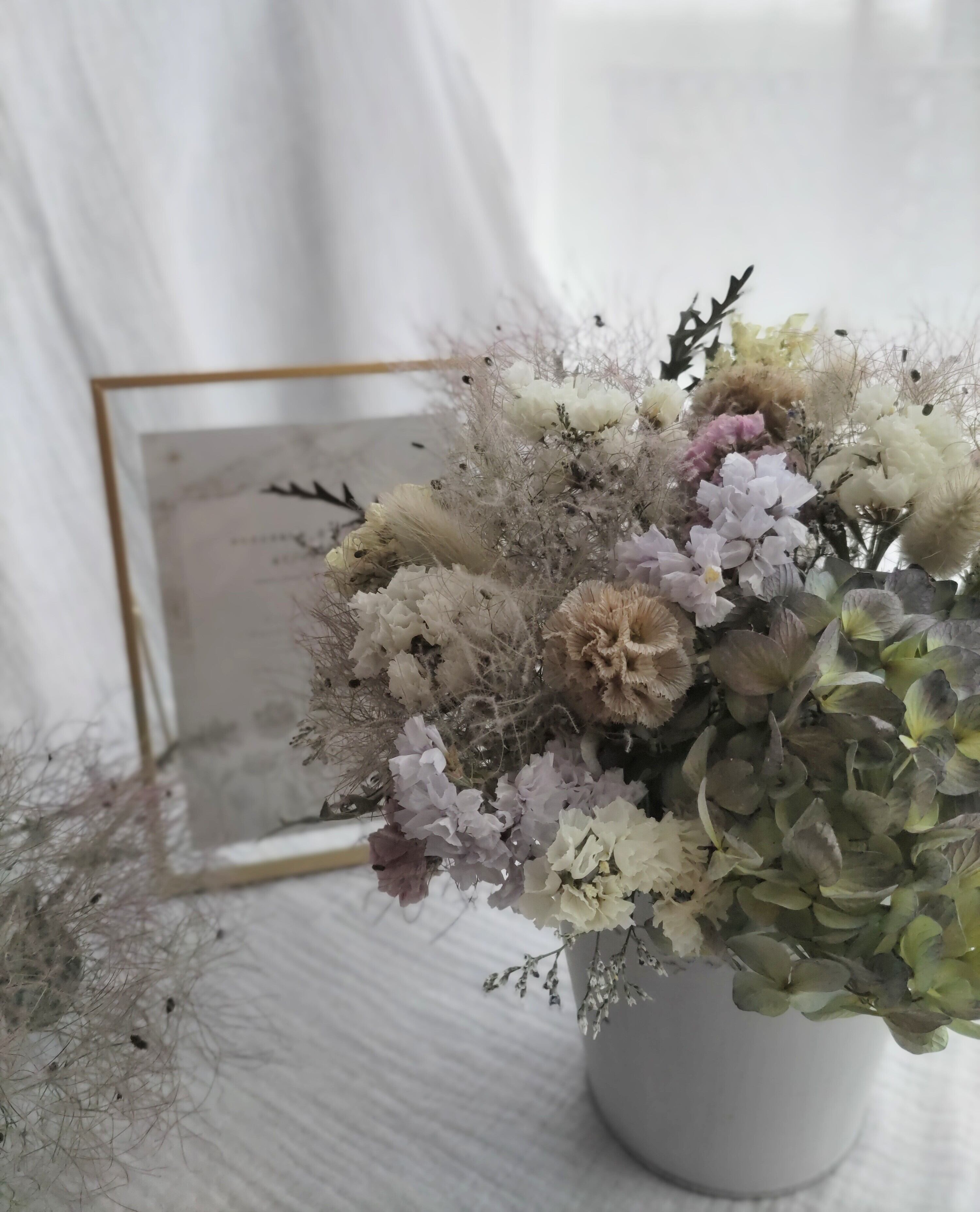 スモークツリーと秋色紫陽花のドライフラワーアレンジ | PAY ID