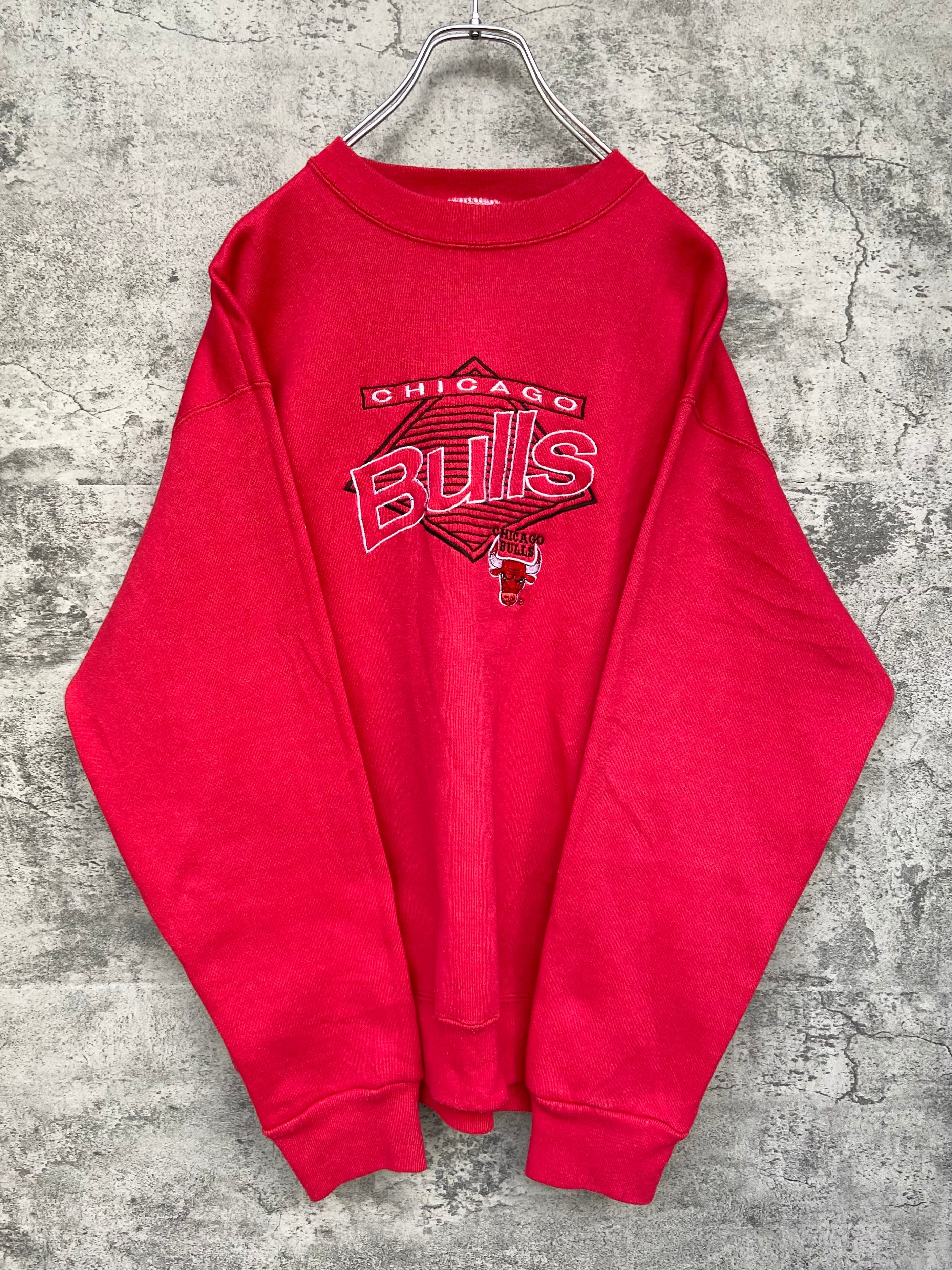 USA製 90s Chicago Bulls シカゴブルズ 刺繍 スウェット NBA レッド | 【古着  らくふる】ビンテージ&リメイク専門のオンライン古着SHOP powered by BASE