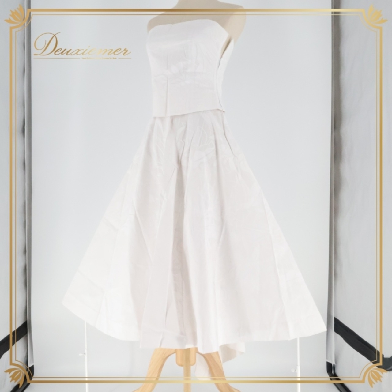 フラダンス 衣装 ツーピース セットアップ 上下セット ホワイト系 チューブトップ アシンメトリー ワンカラー 花柄 かわいい 華やか 爽やか 上品 明るい 白 ハワイアン アロハ ハワイアンプリント フラ ダンス レッスン 練習 おしゃれ シンプル