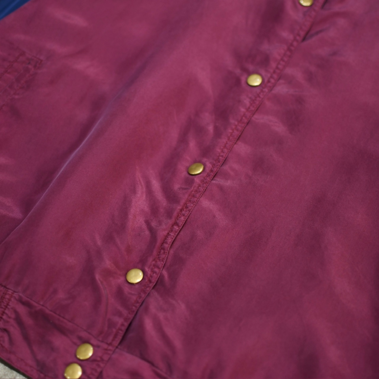 snap button type switching design silk blouson
