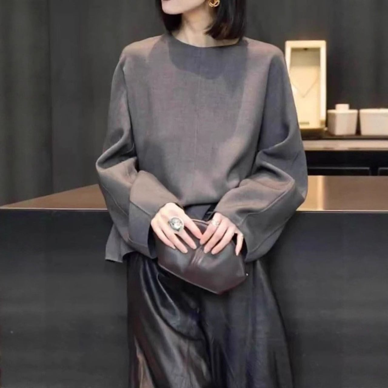 Long-sleeve wide plain blouse L00564