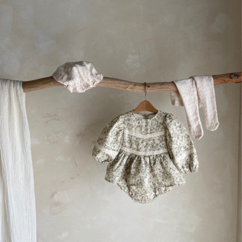 【BABY】秋新作 レトログリーン花ロンパース