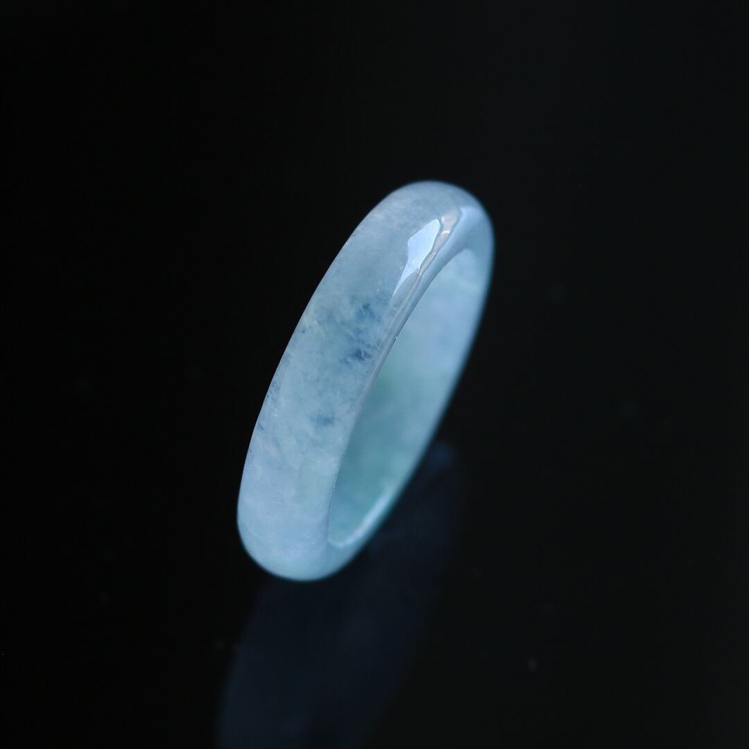 13号】透明感あふれる氷翡翠 薄緑 くり抜き甲丸リング A貨翡翠