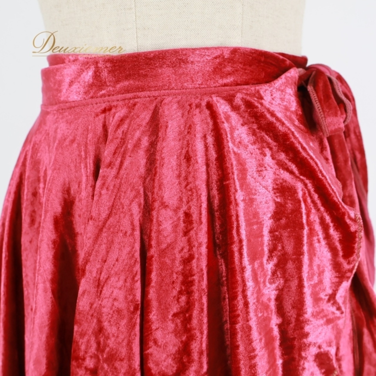 社交ダンス 衣装 スカート レッド系 チャコット Chacott 赤 金 巻きスカート ベロア 光沢 高級感 上品 レッスン 練習 かわいい 紐 ダンス衣装 柔らかい生地 ひらひら ゴールド系