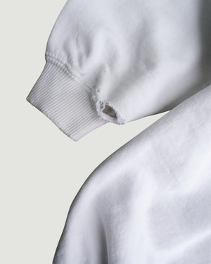 【古着】猫刺繍のダメージ加工スウェット