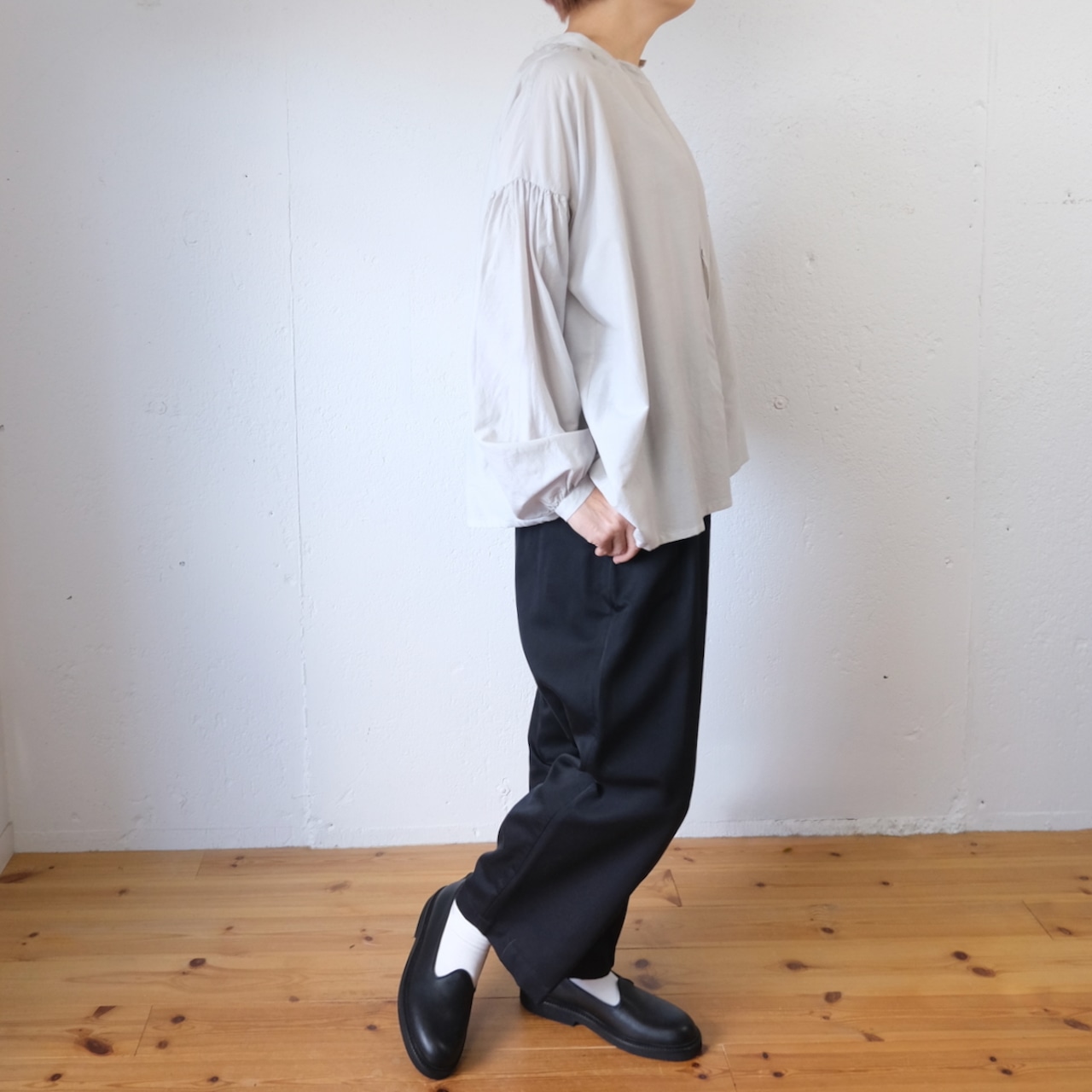 humoresque(ユーモレスク)gather blouse wool/silk ウールシルク  ギャザーブラウス(ライトグレー)