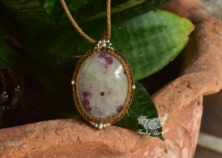 甘いピンク★大粒トルマリンインクォーツ マクラメペンダントtor002