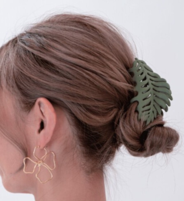【ハワイアン　リーフヘアクリップ】　フラレッスンにも！ ハワイ好きのあなたに　モスグリーン
