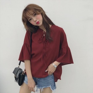 【送料無料】 トップス ブラウス 半袖 七分丈袖 フレア袖 フレアスリーブ Vネック プルオーバー リボン ポリエステル かわいい 大人可愛い 大人女子 こなれ感 シンプル カジュアル 大人 上品 おしゃれ お洒落 ラフ コンサバ ガーリー 無地 春 30代 40代 レディース 女性用 ママ ママ服 ママファッション デート お出かけ お茶会 女子会 休日 授業参観 着回し プチプライス デイリーユース 普段使い 韓国 ファッション スタイル 定番アイテム 着痩せ S M L XL ゆる ワインレッド