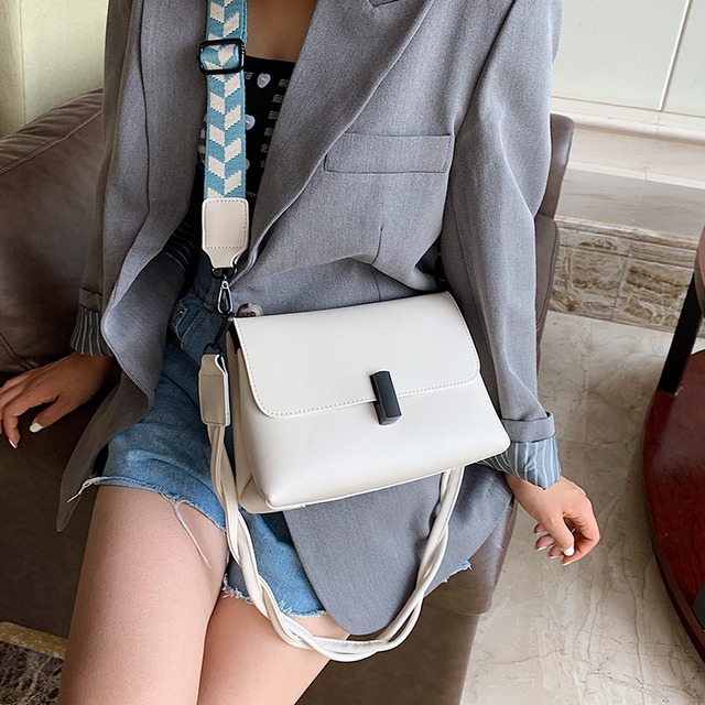 ネットレッドレディースバッグ2020新しい波の夏のファッションブロードバンドショルダーメッセンジャーバッグワイルドワイルドスモールスクエアバッグ Tiancai_Wing_Bag6598529