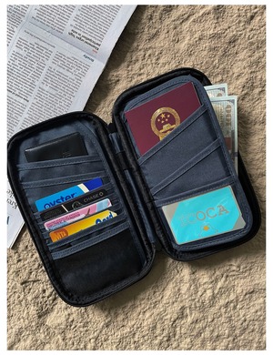 ROUGHCLOUD 多機能RFID パスポート収納ケース