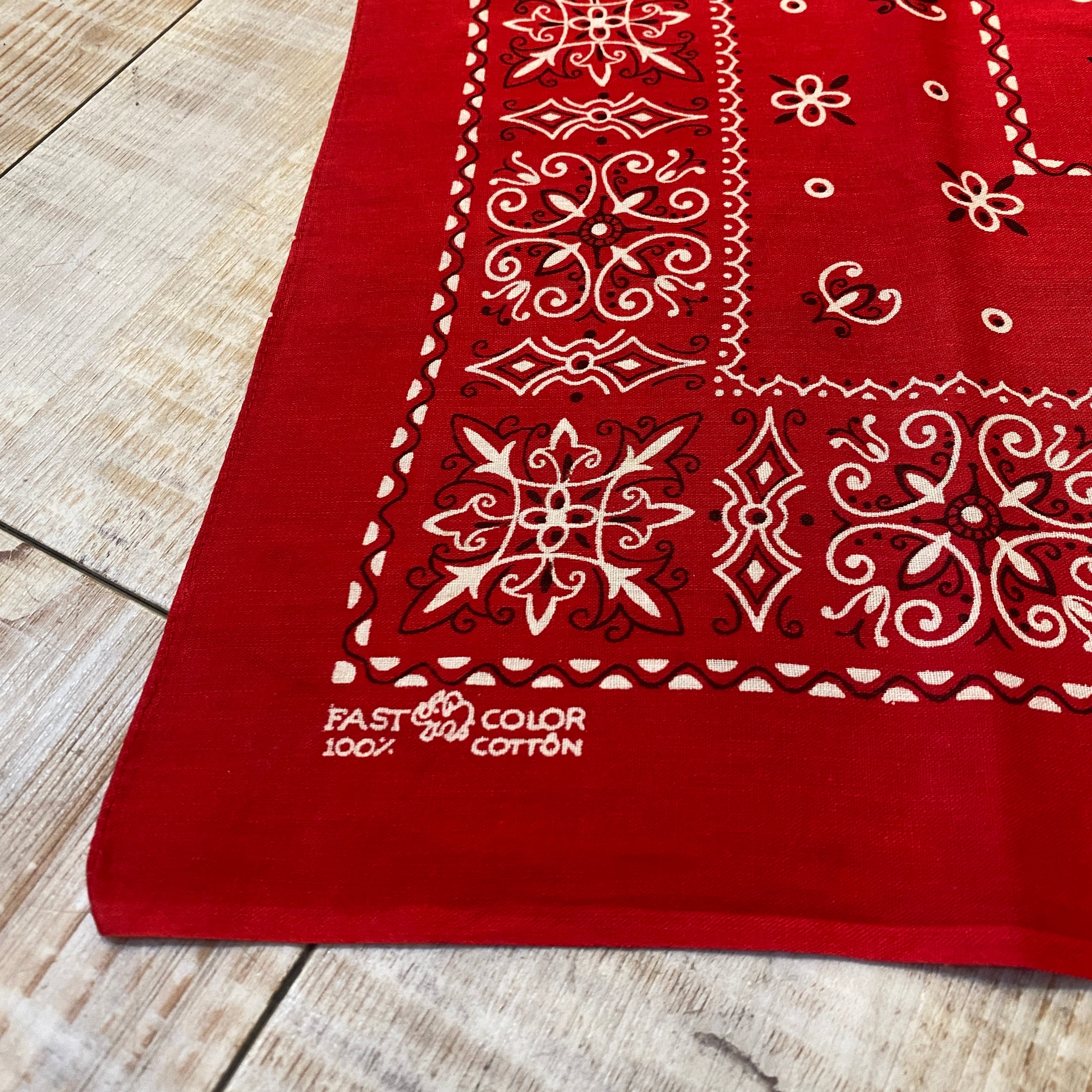 60年代 vintage bandanna バンダナ 象 エレファント 上鼻 トランクアップ 赤 レッド 古着 古着屋 高円寺 ビンテージ | 古着屋SLAT オンラインショップ 【古着通販】|東京 高円寺 レギュラー・ヴィンテージ古着 60年代 vintage bandanna バンダナ 象 エレファント 上鼻 トランクアップ 赤 レッド 古着 古着屋 高円寺 ビンテージ | 古着屋SLAT オンラインショップ 【古着通販】|東京 高円寺 レギュラー・ヴィンテージ古着