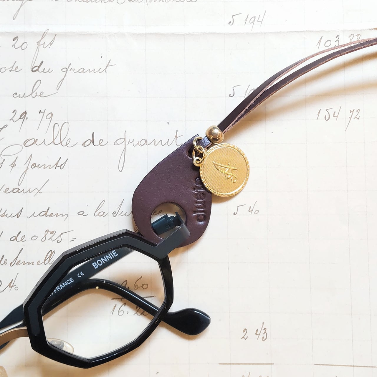 glasses holder雫（メガネホルダー、イニシャルチャーム付き）:全7色