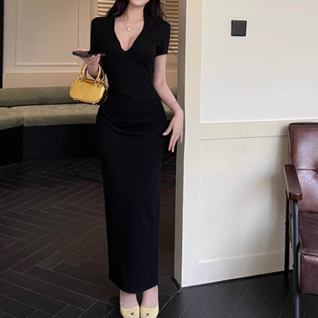 レディース スカート ワンピース ヒップスカート ロングスカート ロング 半袖 Vネック 襟なし スリム 細身 スマート 伸縮性 セクシー かわいい 大人可愛い きれいめ シンプル カジュアル 上品 おしゃれ かっこいい レトロ こなれ感 ラフ ガーリー ルーズ 個性的 クール エレガント モダン 主役級 存在感 とろみ感 抜け感 ラブリー キュート 都会的 ベーシック ロマンティック ナチュラル 無地 夏 デート お出かけ 女子会 休日 ショッピング コーデ 脚長 普段使い モテ S M L ブラック