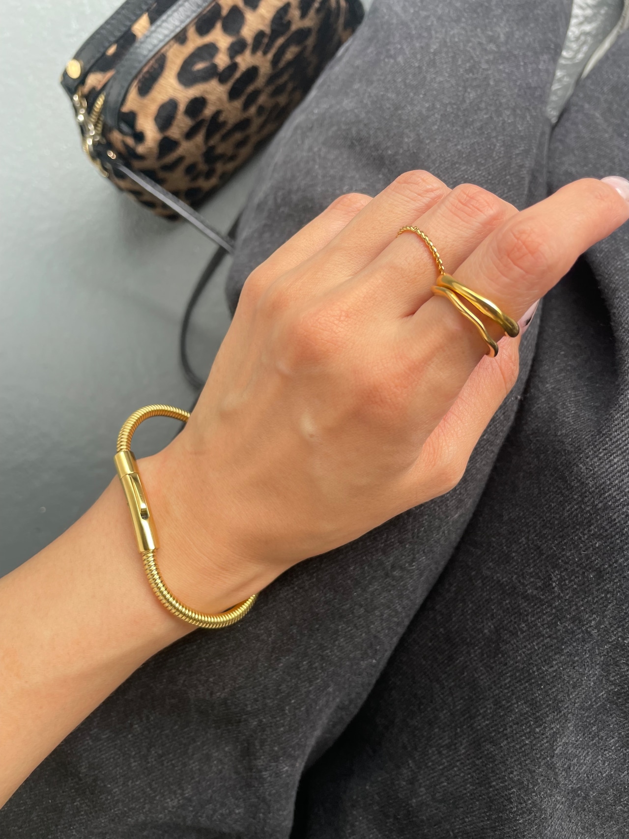 sleek wave bangle