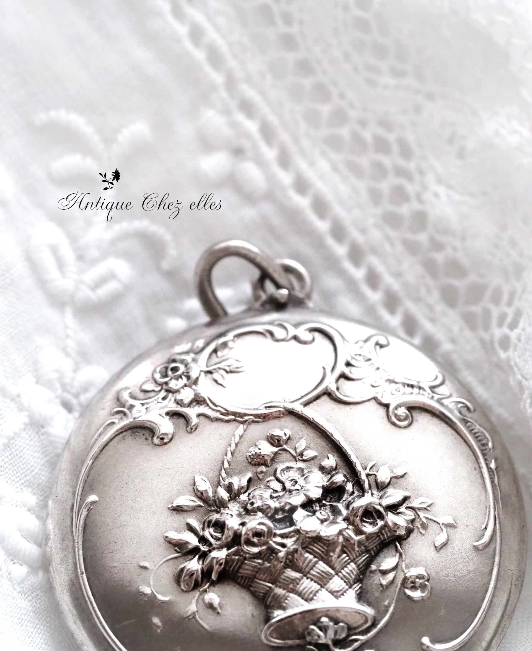 純銀 花かご模様のロケットペンダント | Antique Chez elles シェゼル