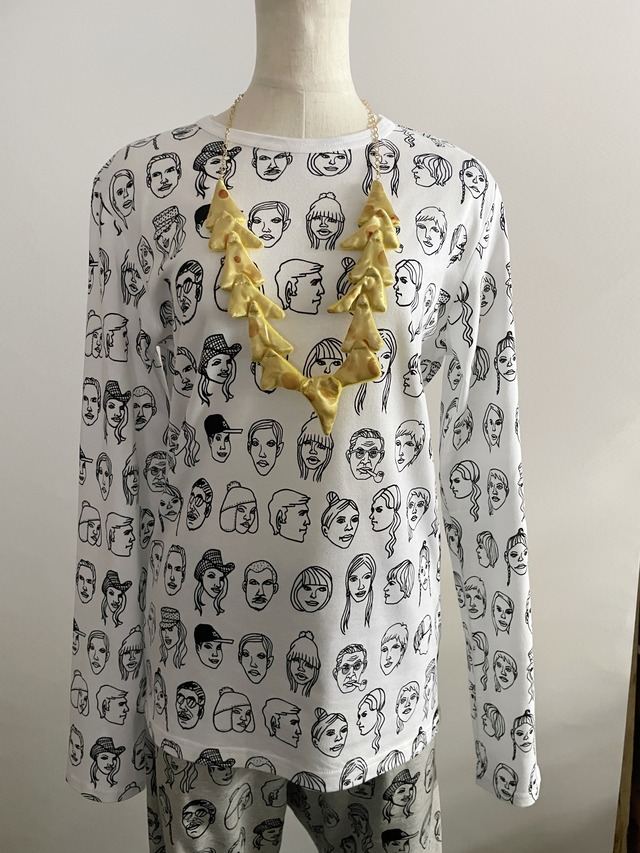 顔柄長袖Tシャツ