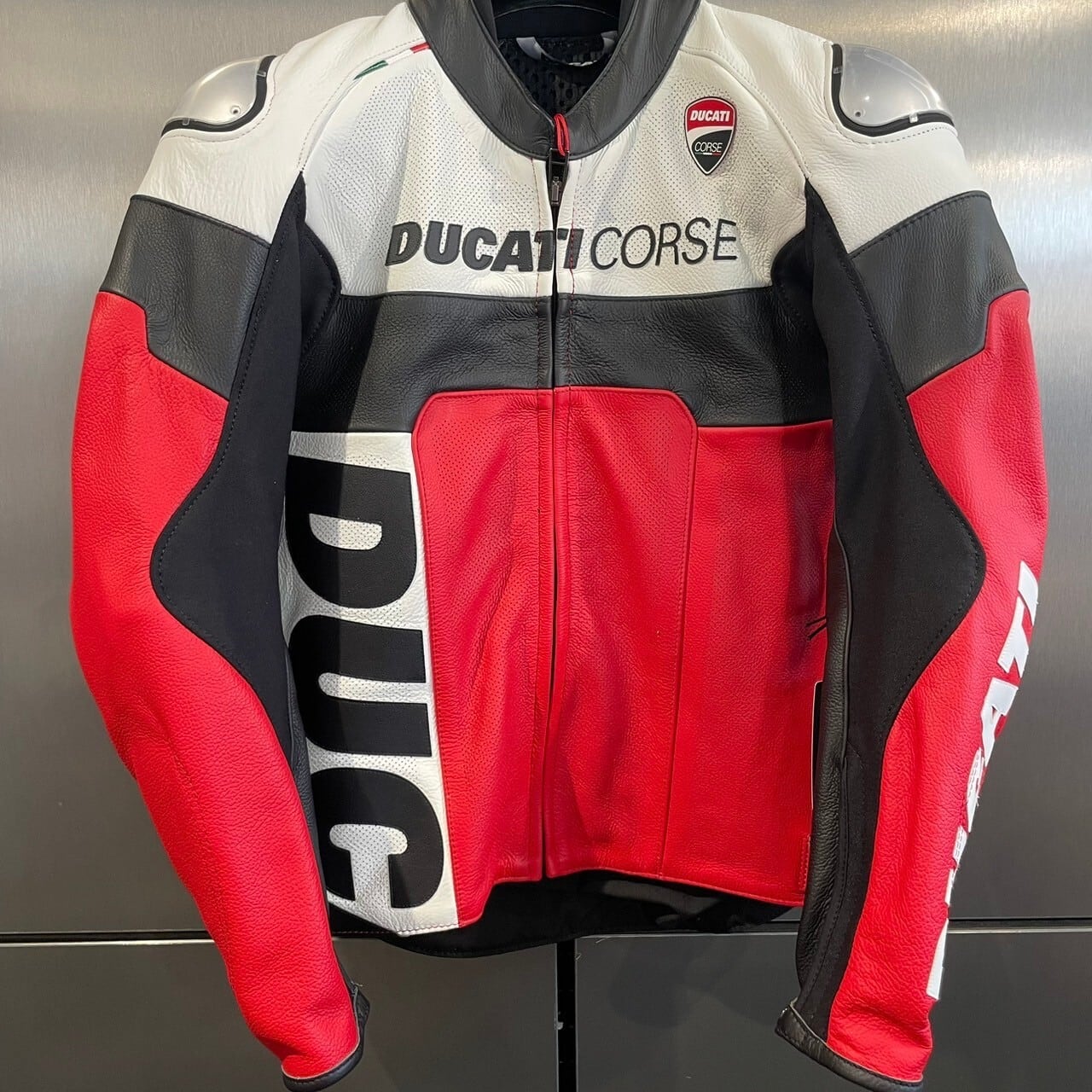 DUCATI ドゥカティ レザージャケット 肩・肘パッド付き 【公式通販】