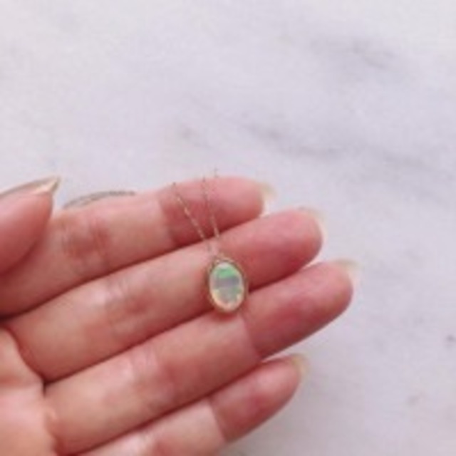 【ガネーシャ様の神前にてアチューメント】【超美石】【宝石質】エチオピア産　オパール　18金　ペンダントトップ（オーバル）　NO.3939