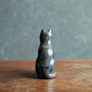 水牛の角から生まれた、艷やかな黒猫 4