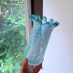ミルククラウンのような水色花瓶