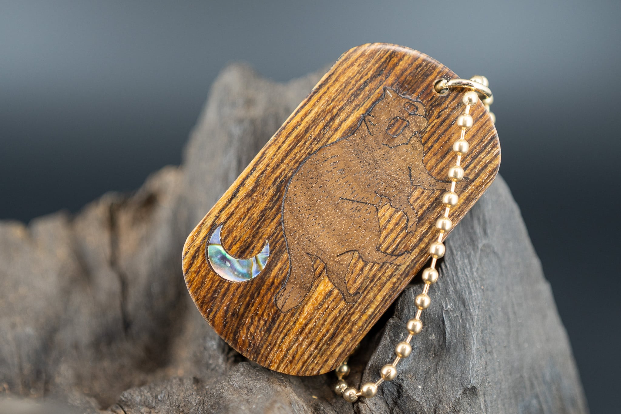 【黄王檀】リオグランデパリサンダー ドッグタグ 象嵌 三日月とたぬき