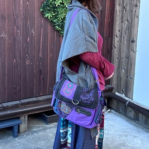 ネパール刺繍収納たっぷりショルダー