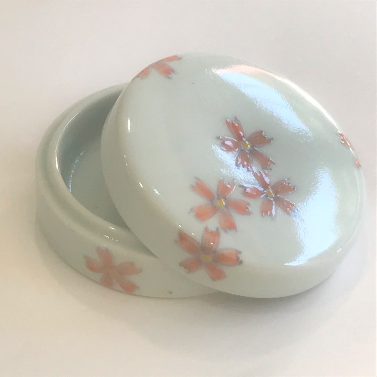 陶箱  アクセサリー入れ 色絵花紋様  限定品　　在庫限り
