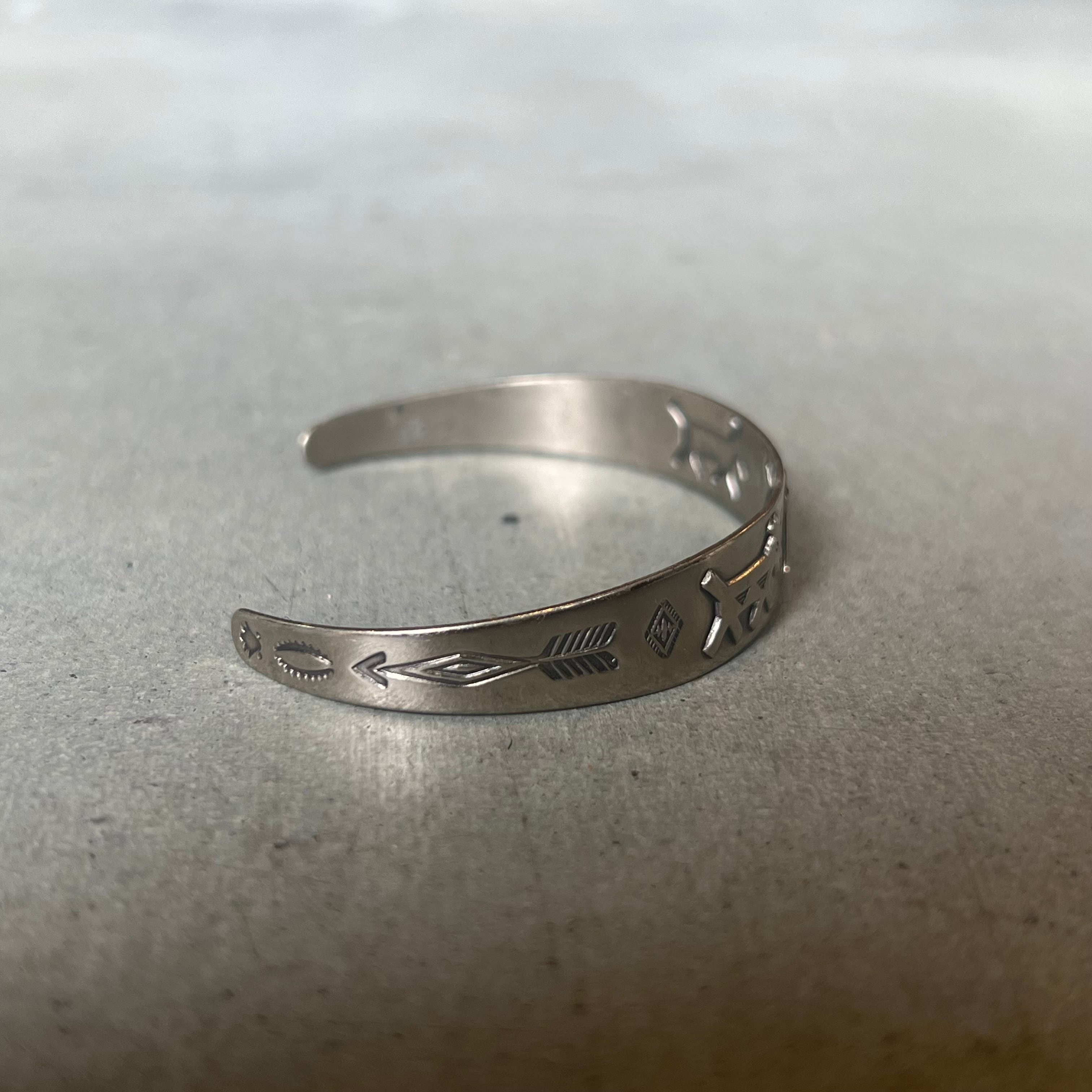 NAVAJO FRED HARVEYSTYLE BANGLE by BELLTRADING POST | BUFF STOCK YARD