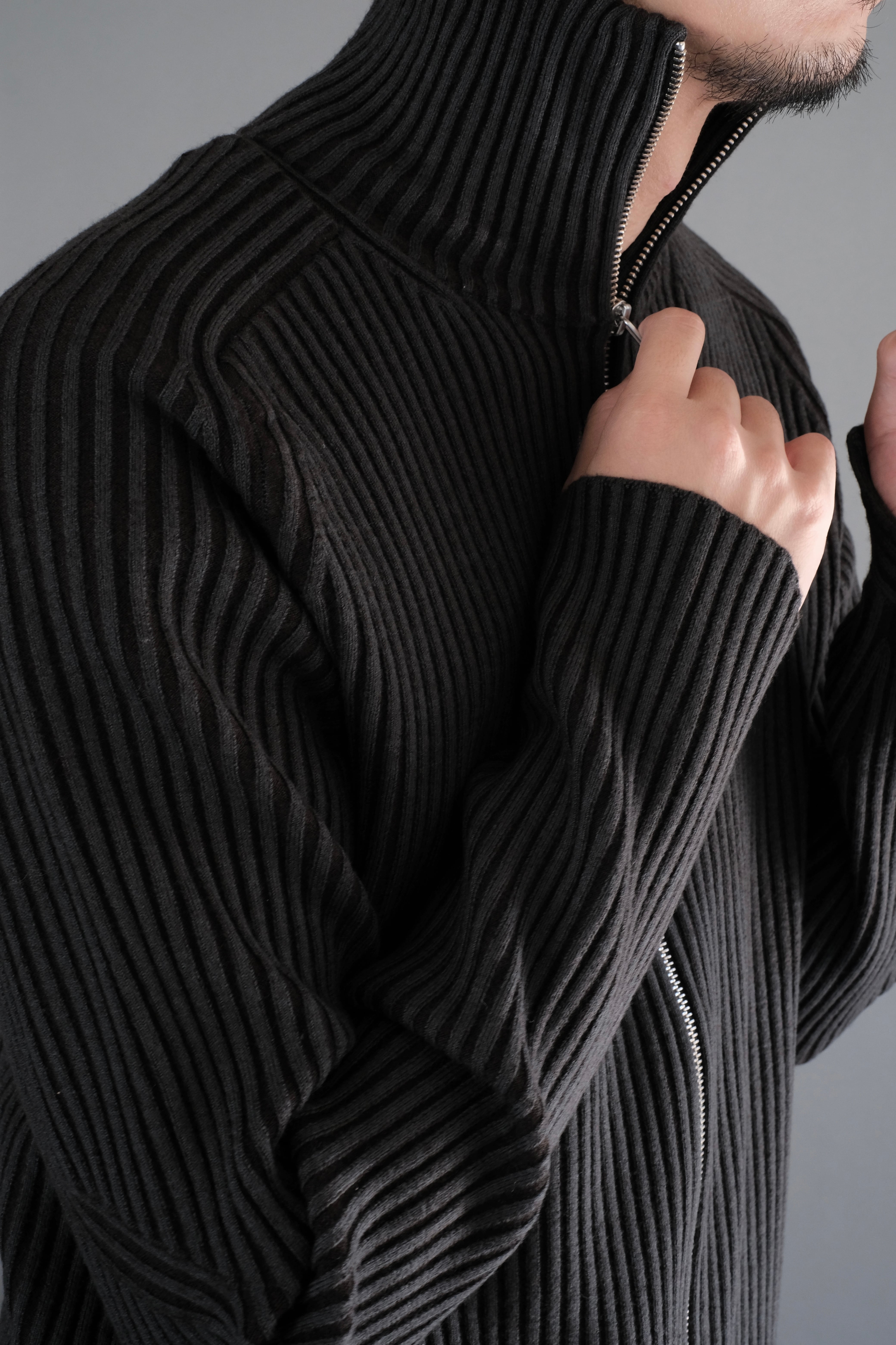 OMAR AFRIDI / ARTICULATED DRIVERS KNIT SWEATER | LIVING