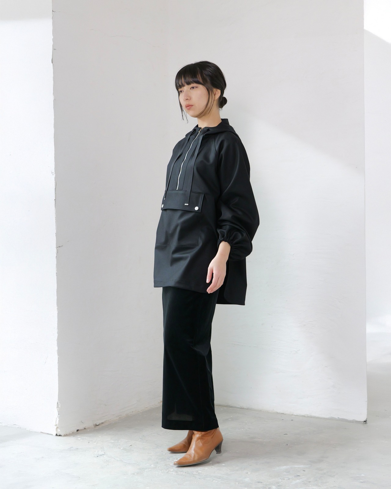 FOURAM - WOOL ANORAK HOODIE ：Black｜ウール／ワッシャー加工／マットフェイス
