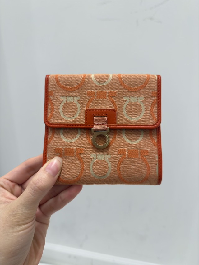 Salvatore ferragamo / vintage orange gancini wallet.